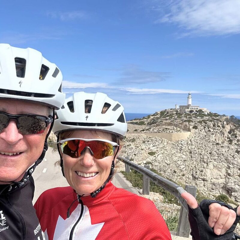 mallorca-self-guided-bike-tour-couple